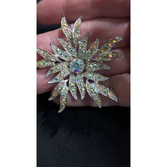 Sarah Coventry Vintage Rhinestone Starburst Pin Brooch  Silver Aurora Borealis S - Picture 2 of 6